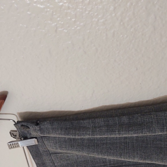 SLIGHTLY USED GRAY SKIRT NO SIZE NO BRAND NAME SIZE 15INCH BY 22INCH - Picture 4 of 11